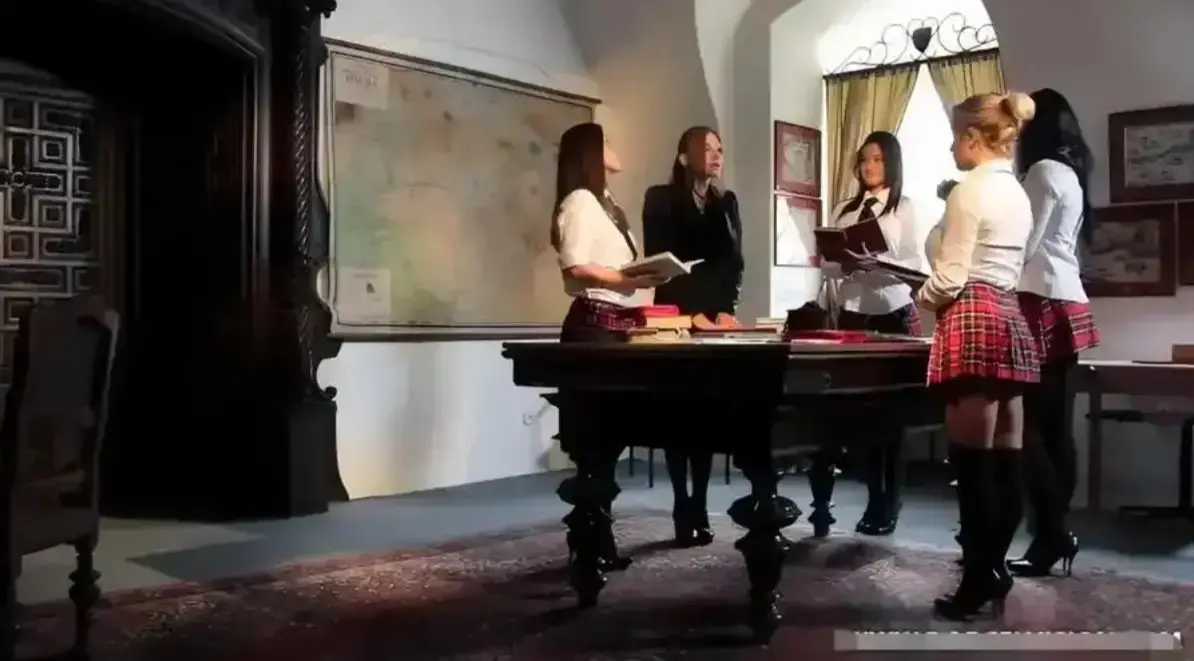 《俄罗斯美女学院》在线观看《俄罗斯美女学院》高清资源，百度网盘播放校园恋爱喜剧
